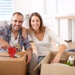 Casal tendo Cuidados Na Mudanca Interestadual